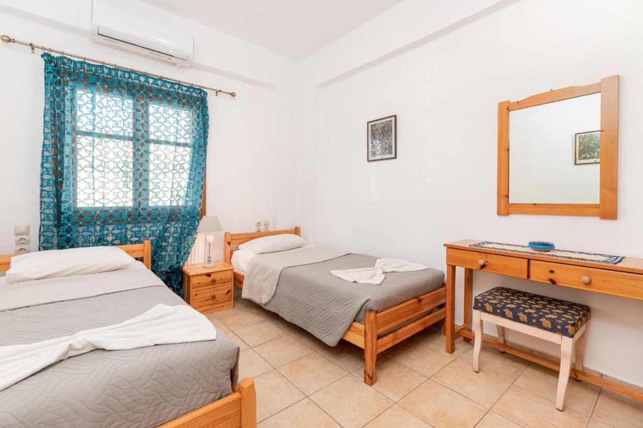 Villas Alexandros Kalamaki  Buitenkant foto