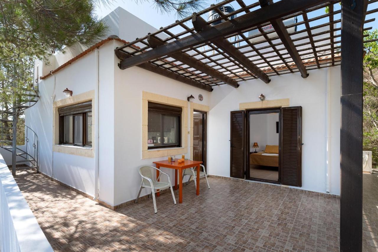 Villas Alexandros Kalamaki  Buitenkant foto