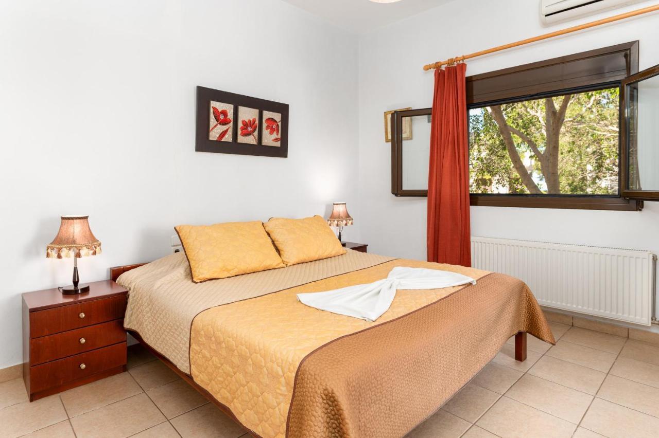 Villas Alexandros Kalamaki  Buitenkant foto