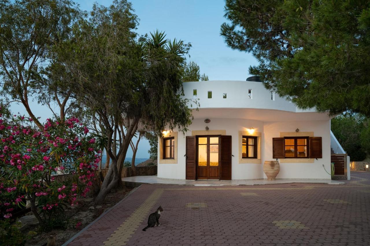 Villas Alexandros Kalamaki  Buitenkant foto