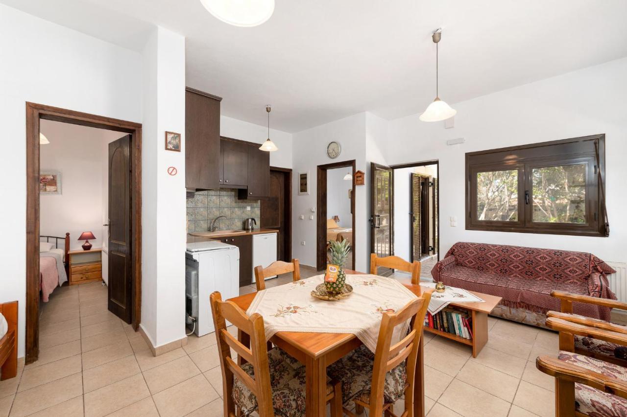 Villas Alexandros Kalamaki  Buitenkant foto