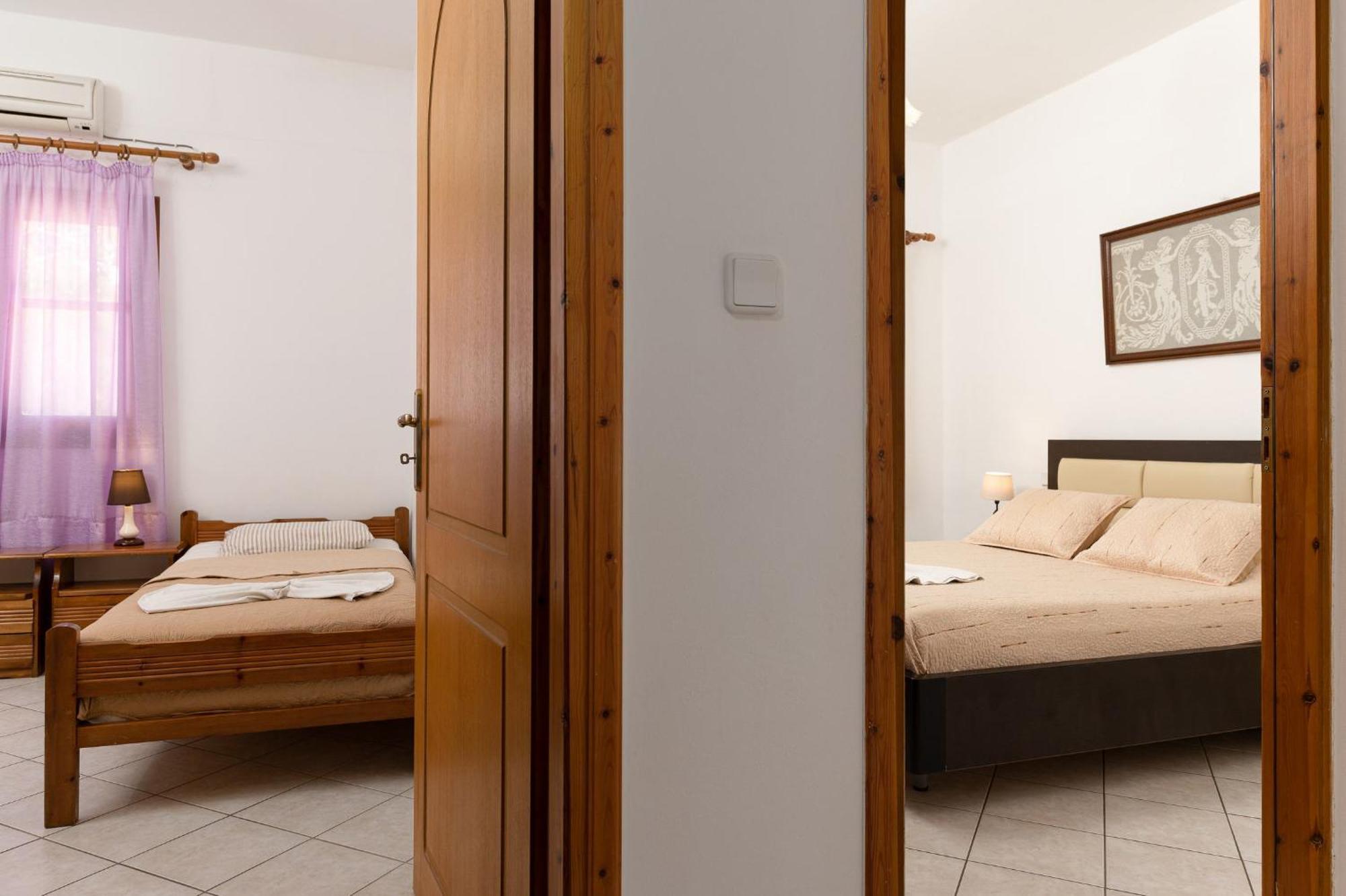 Villas Alexandros Kalamaki  Kamer foto