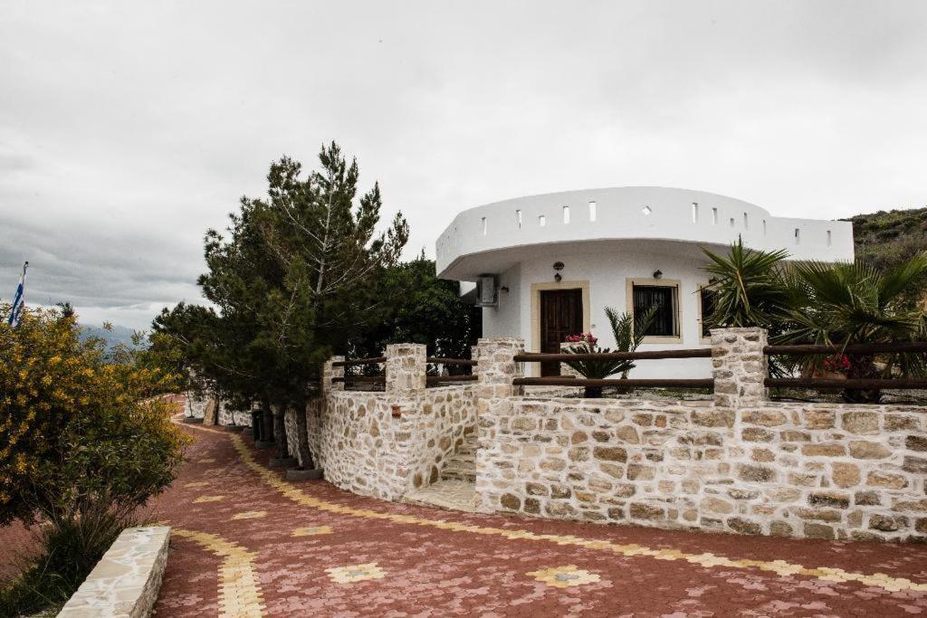 Villas Alexandros Kalamaki  Buitenkant foto
